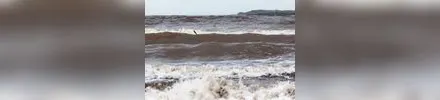 Think Nitro surfski, action in breaking waves